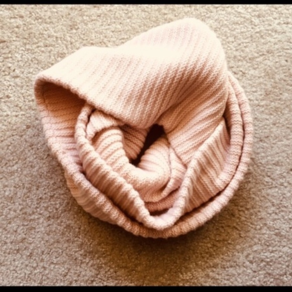🆕 item J. Crew cashmere infinity scarf in cream - Picture 3 of 6